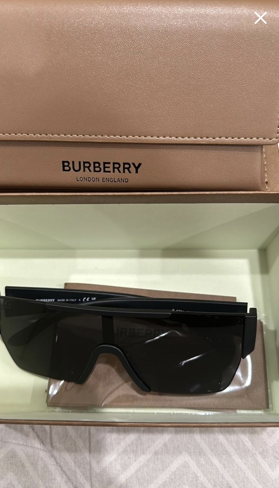 Burberry Sunglasses Authentic New Unisex w Card and Box
