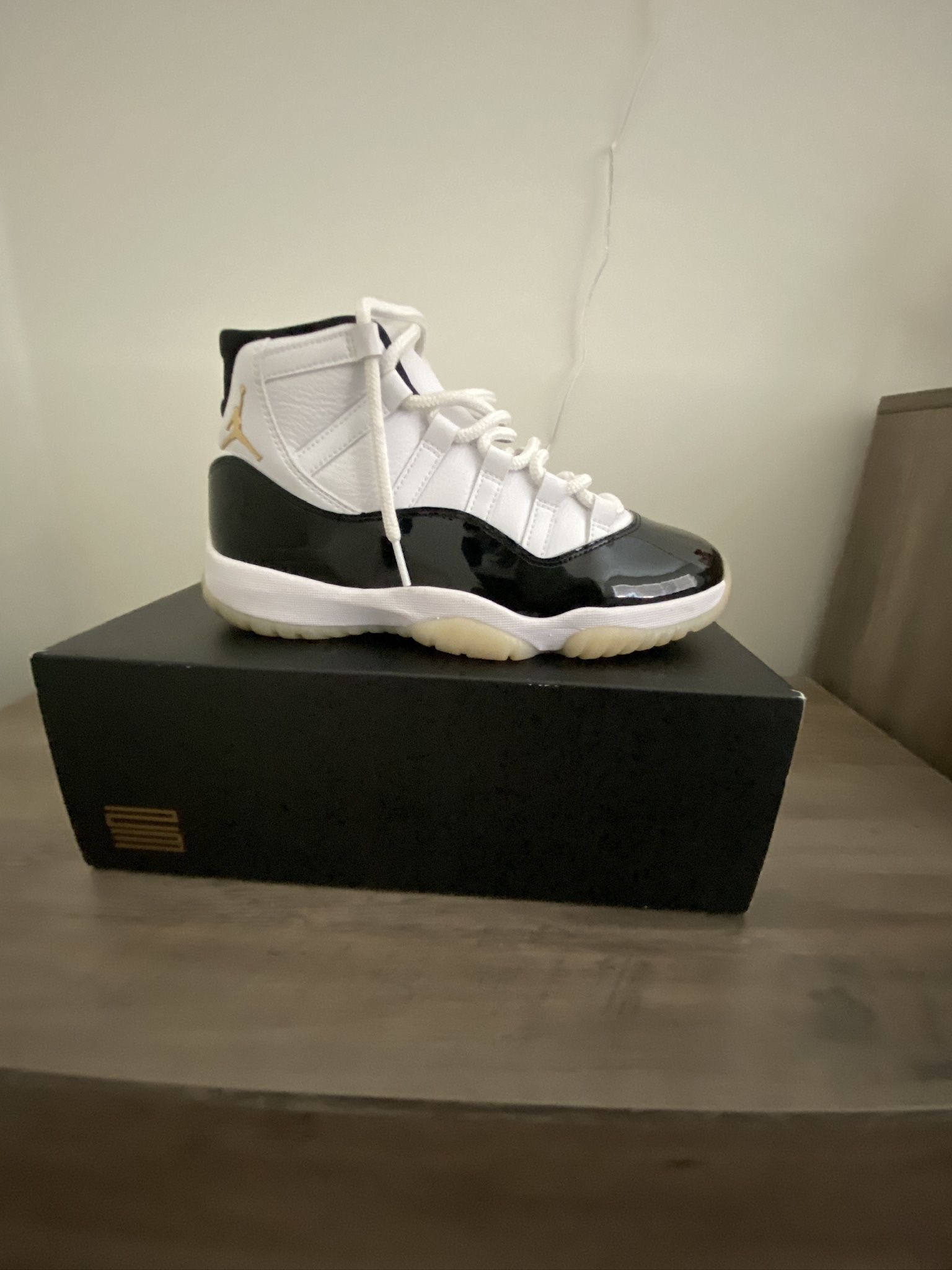 Jordan 11 gratitudes size 8 men (i take cashapp)
