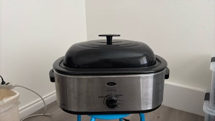 Big 20-quart Self Basting Roaster Oven with Defrost Setting