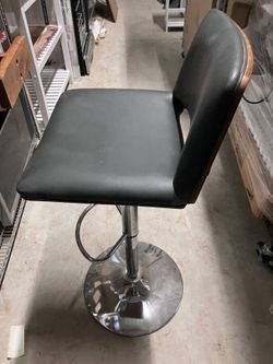 nhance your bathroom's functionality and style with the Kohler Devonshire Bathroom Sink Faucet. This polished chrome faucet features a sleek lever han