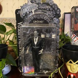 Universal Studio MONSTERS The Phantom Of The Opera 8” Scale Figure