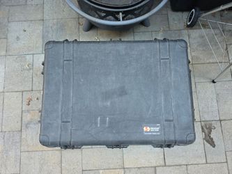 Pelican 1660 Protector Case – Heavy Duty Rolling Hard Case (Large) Used