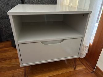2 Night stands