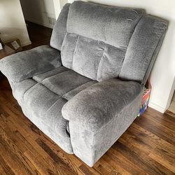 Comfy extra large recliner