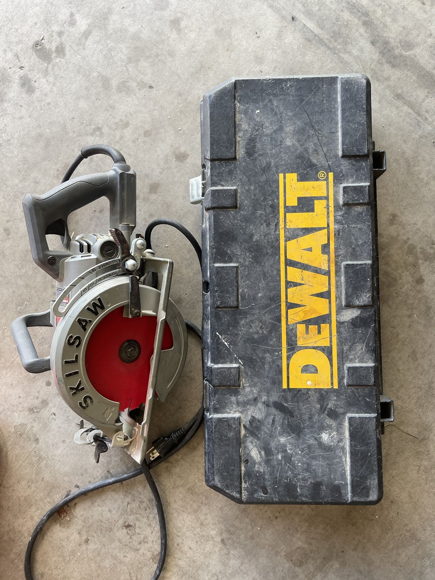 Circular Worm Saw & Dewalt Skillsaw 