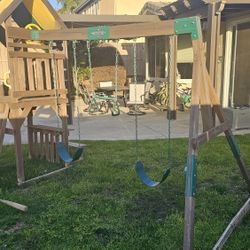 Outdoor Kids Swing Set 