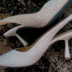 BETSEY JOHNSON SIZE 7 SLINGBACK HEELS