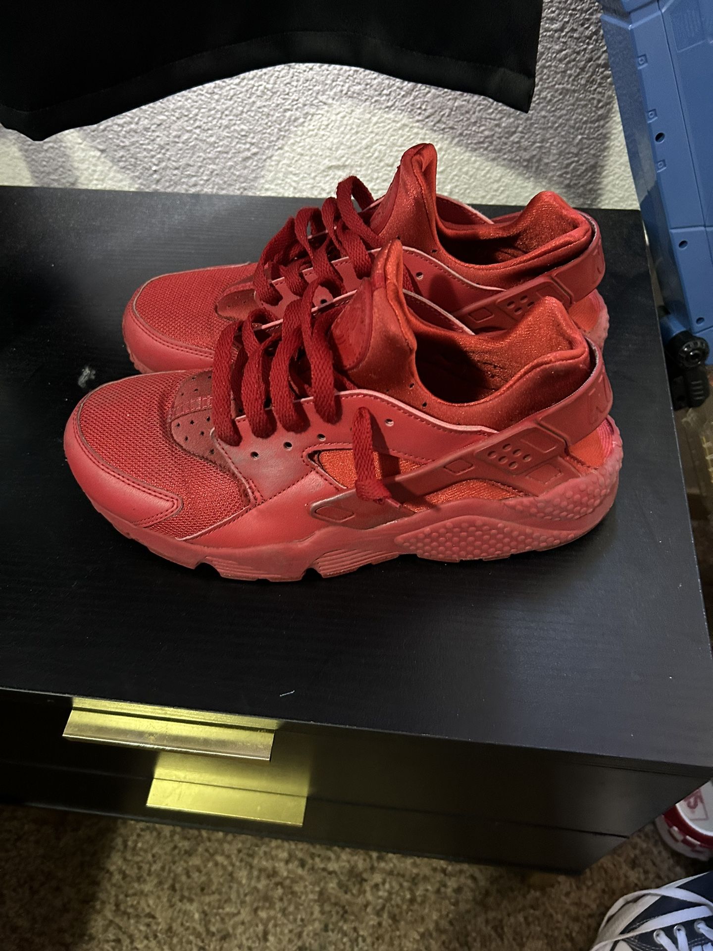 Red Nike Hurachies