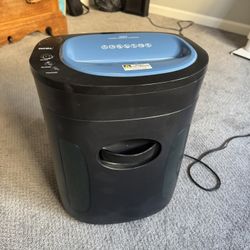 Royal 12-Sheet Cross-Cut Paper Shredder