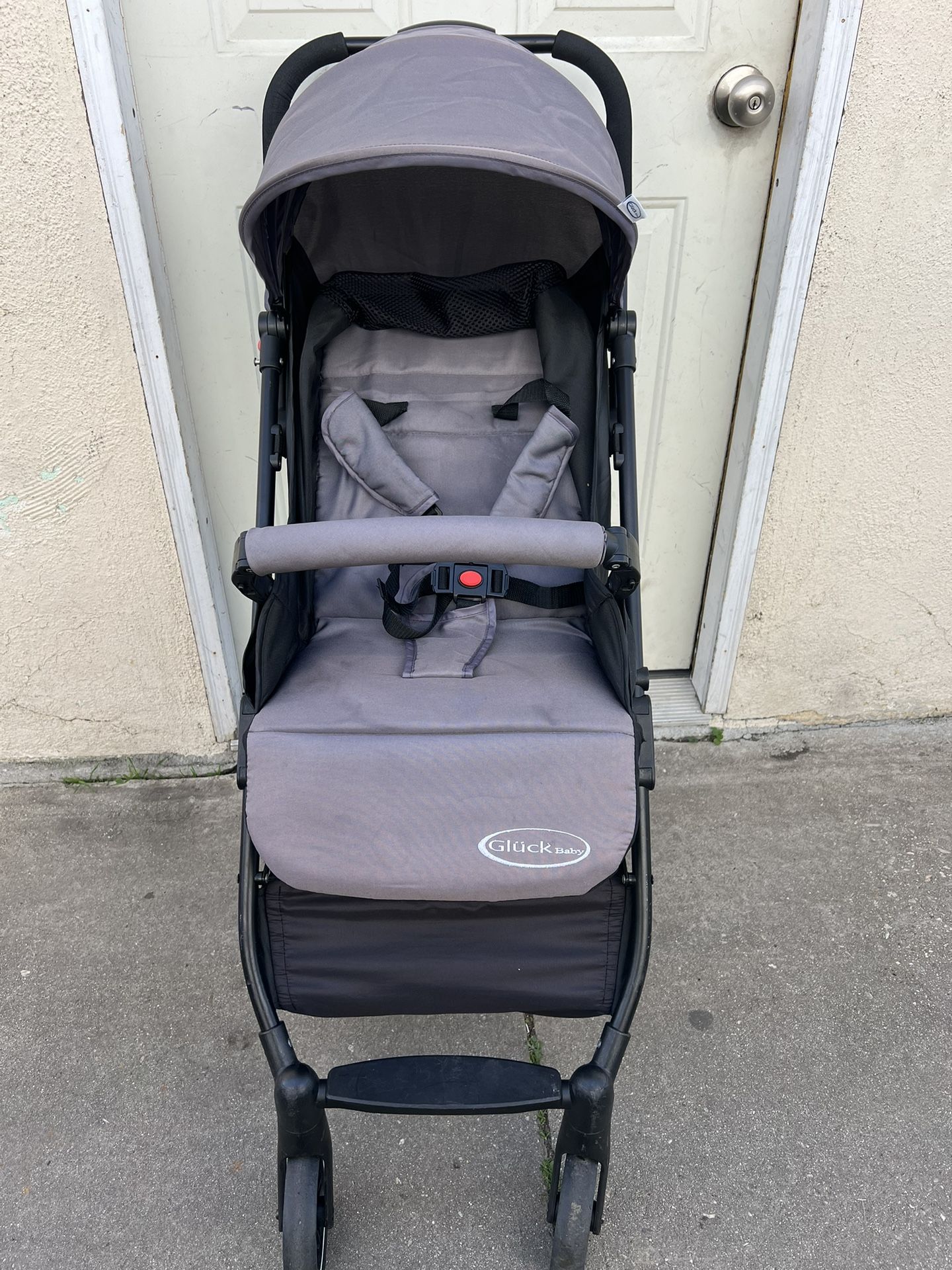 GLUCK BABY STROLLER