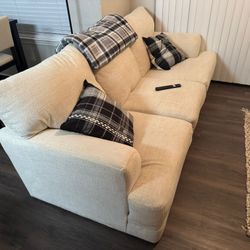 GREAT Opportunity!! Kane 8 Foot Sofa In Excellent Conditions For Sale!