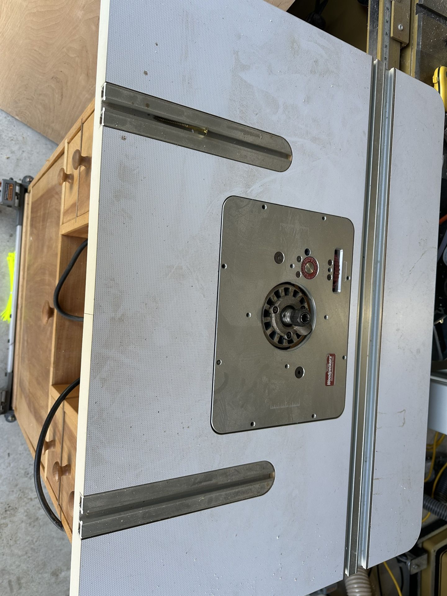 Woodpecker Router Table With Insert And Dewalt Router