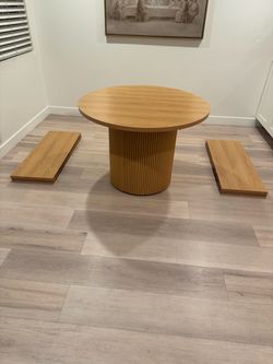 Extendable Round Dining Table, Seats 4-12 (4 Leaves)
