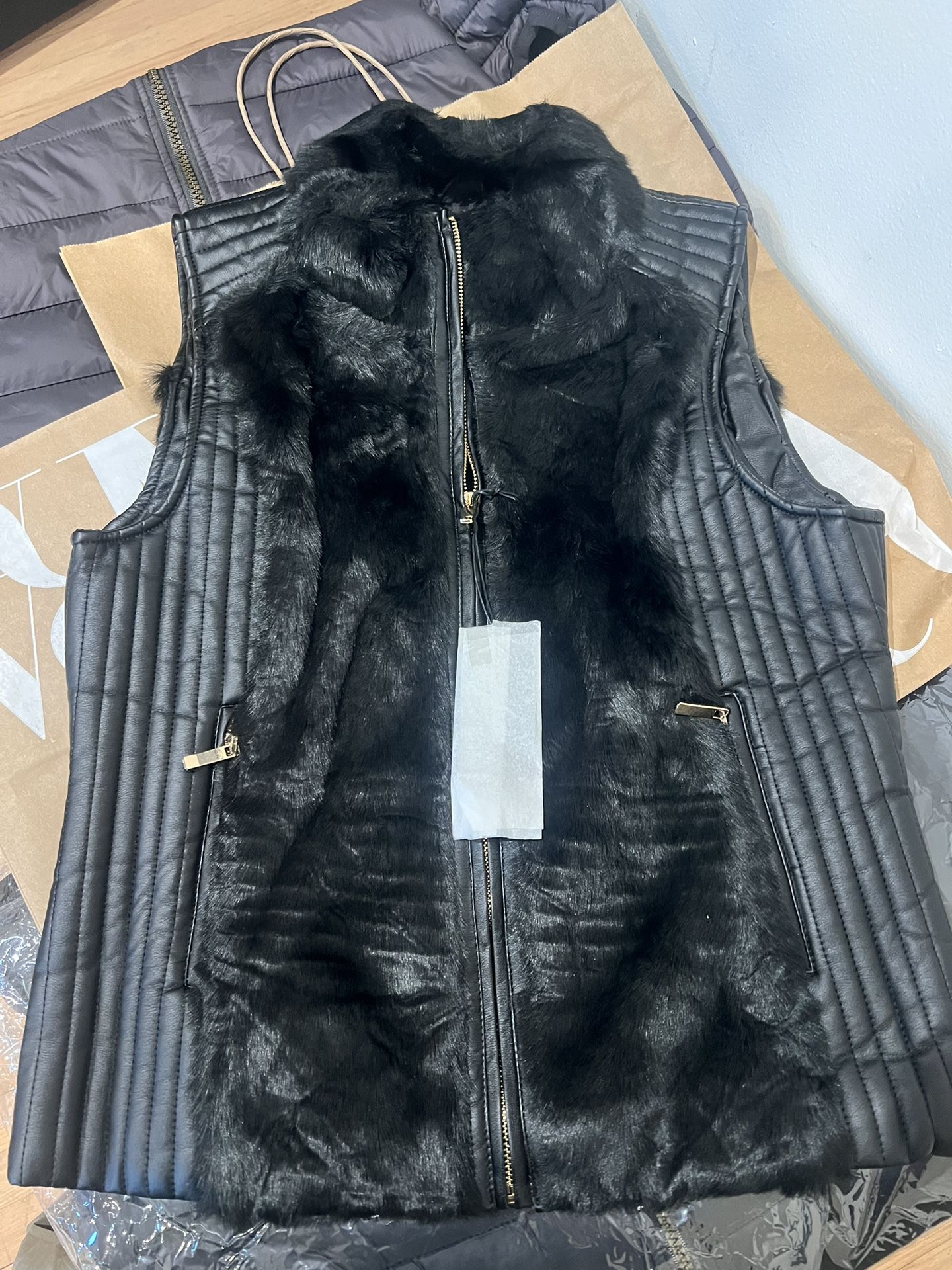 Wholesale Black Faux Fur Vest Woman $20 6 Pieces