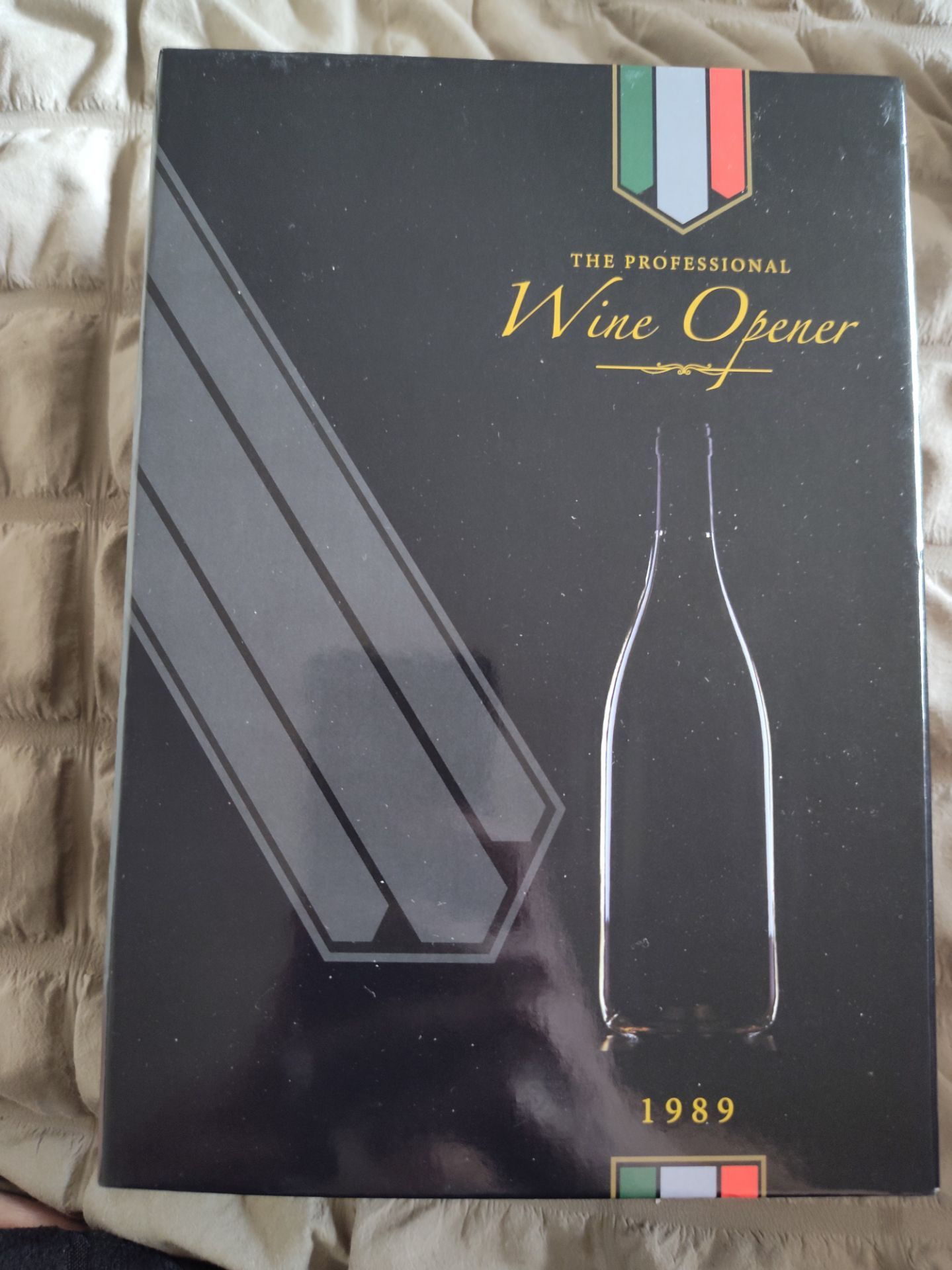 Professional wine opener Vineyard