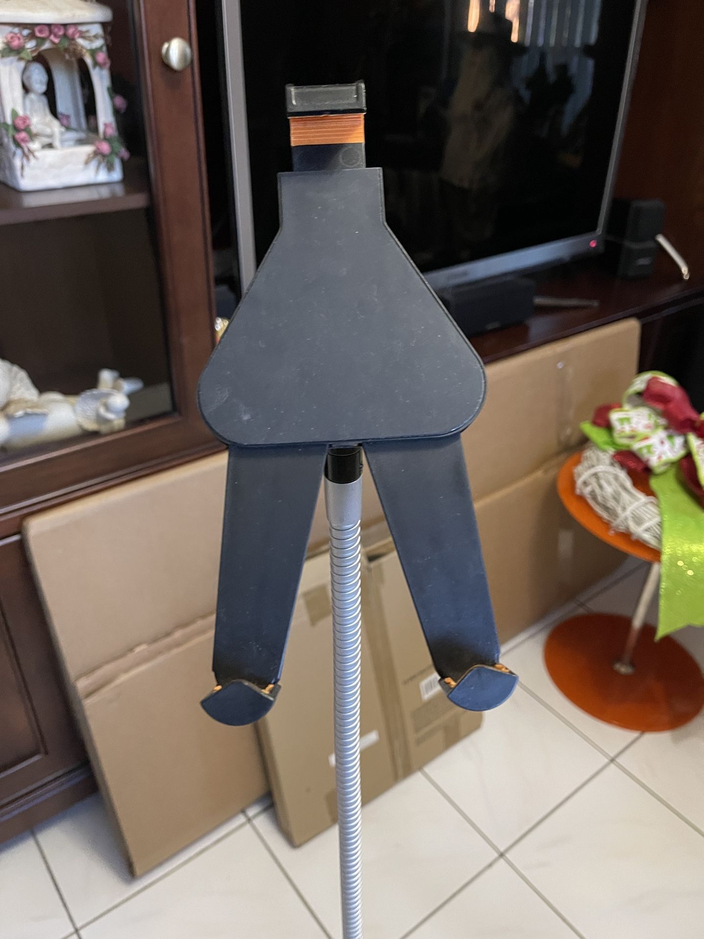 Mount -it Universal Tablet Kiosk Stand, Used Universal Kiosko Para Table Stand