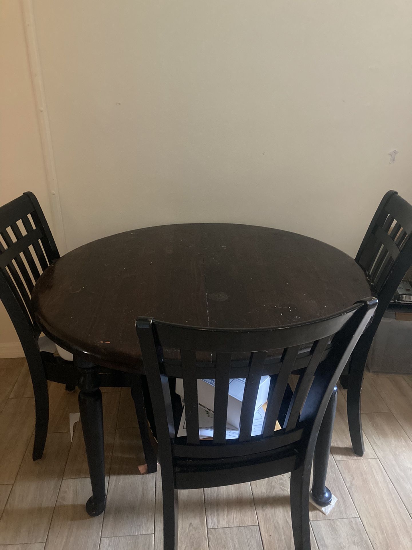 Solid wood table and chairs (leafs included)