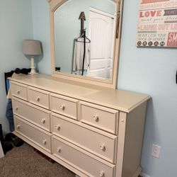 3 Piece Cream Bedroom Set.