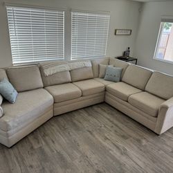 *Free Delivery 🚚 * Beige Sectional Sofa