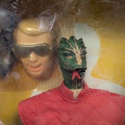 ORIGINAL "V" TV series Action FIGURE - Enemy Visitor
