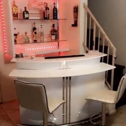 Bar With 2 Bar Stools