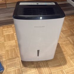 FRIGIDAIRE DEHUMIDIFIER  50 Pint Bucket 