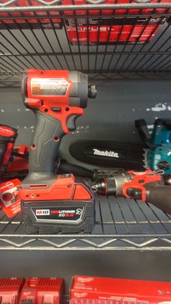 Milwaukee M18 Impact Driver with XC5.0 Battery