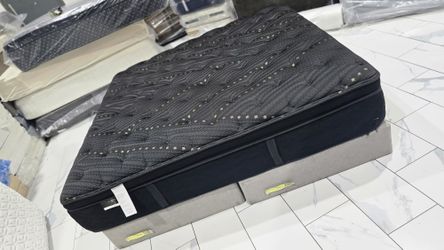 King Sizes Mattress And Box Spring 