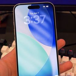 iPhone 16 || White (Unlocked)