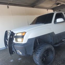 Chevy Avalanche Lifted 