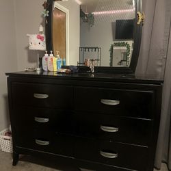 Dresser With mirror 
