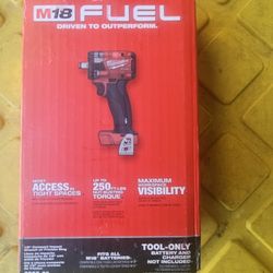 Milwaukee Compact Impact Wrench With Friction Ring