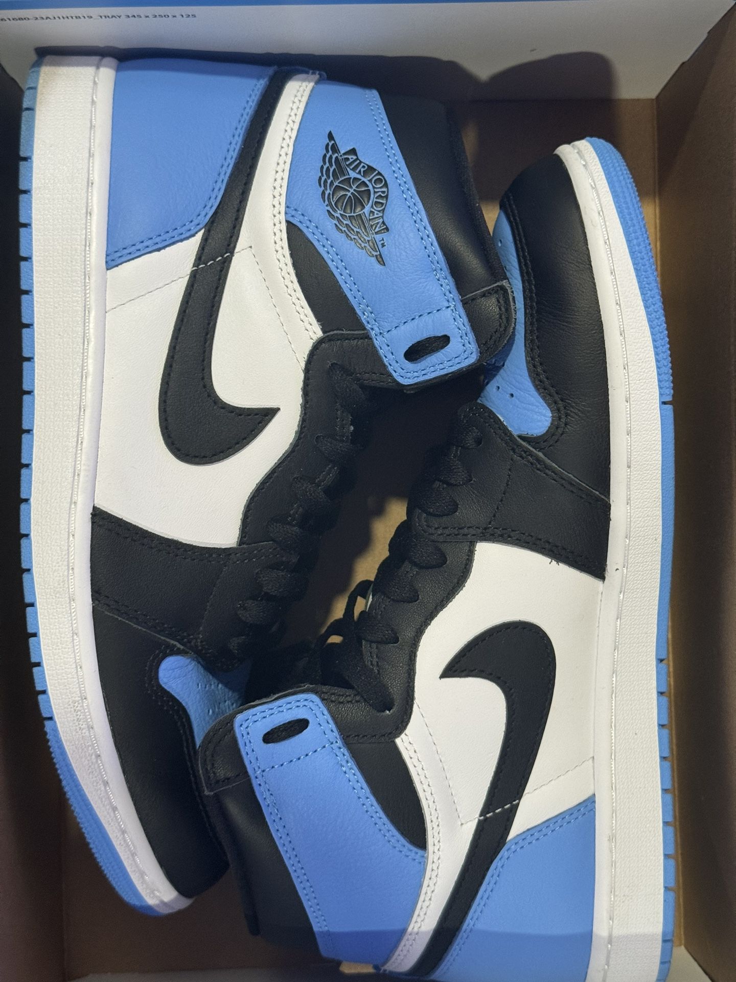 Air Jordan 1 Retro High OG University Blue