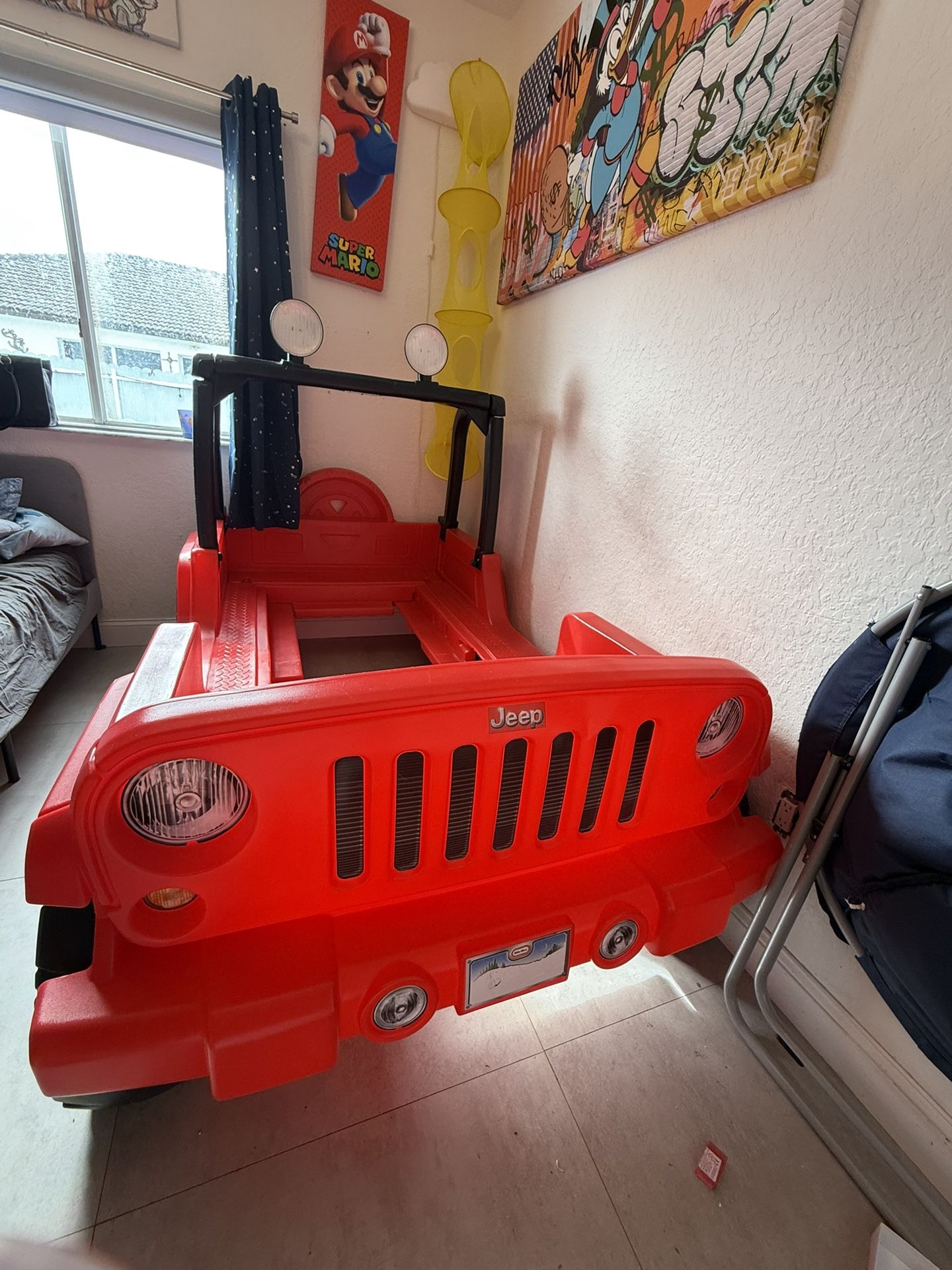 Little Tikes 53’ Jeep Wrangler Toddler Twin Bed