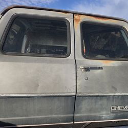 89 suburban parts  4x4