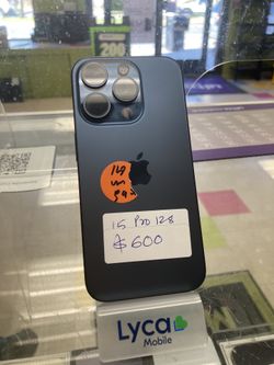 Factory Unlocked Iphone 15 pro 256 gb comes with store warranty 