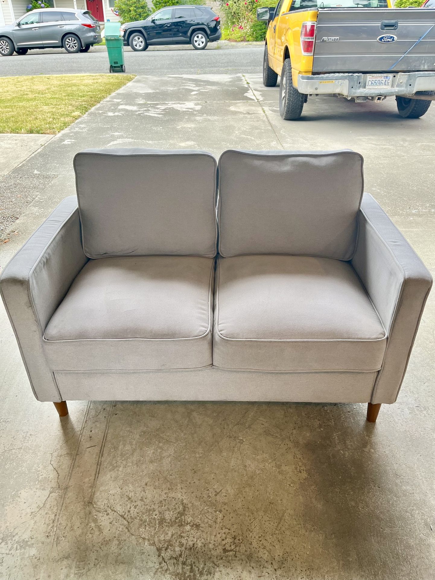 Gray Love seat In Decent Condition