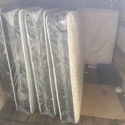 Queen Regular Set New In Plastic Free Delivery In Atlanta 