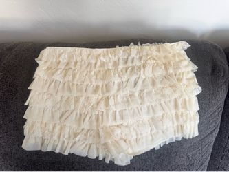 New ruffled lace shorts Large never worn