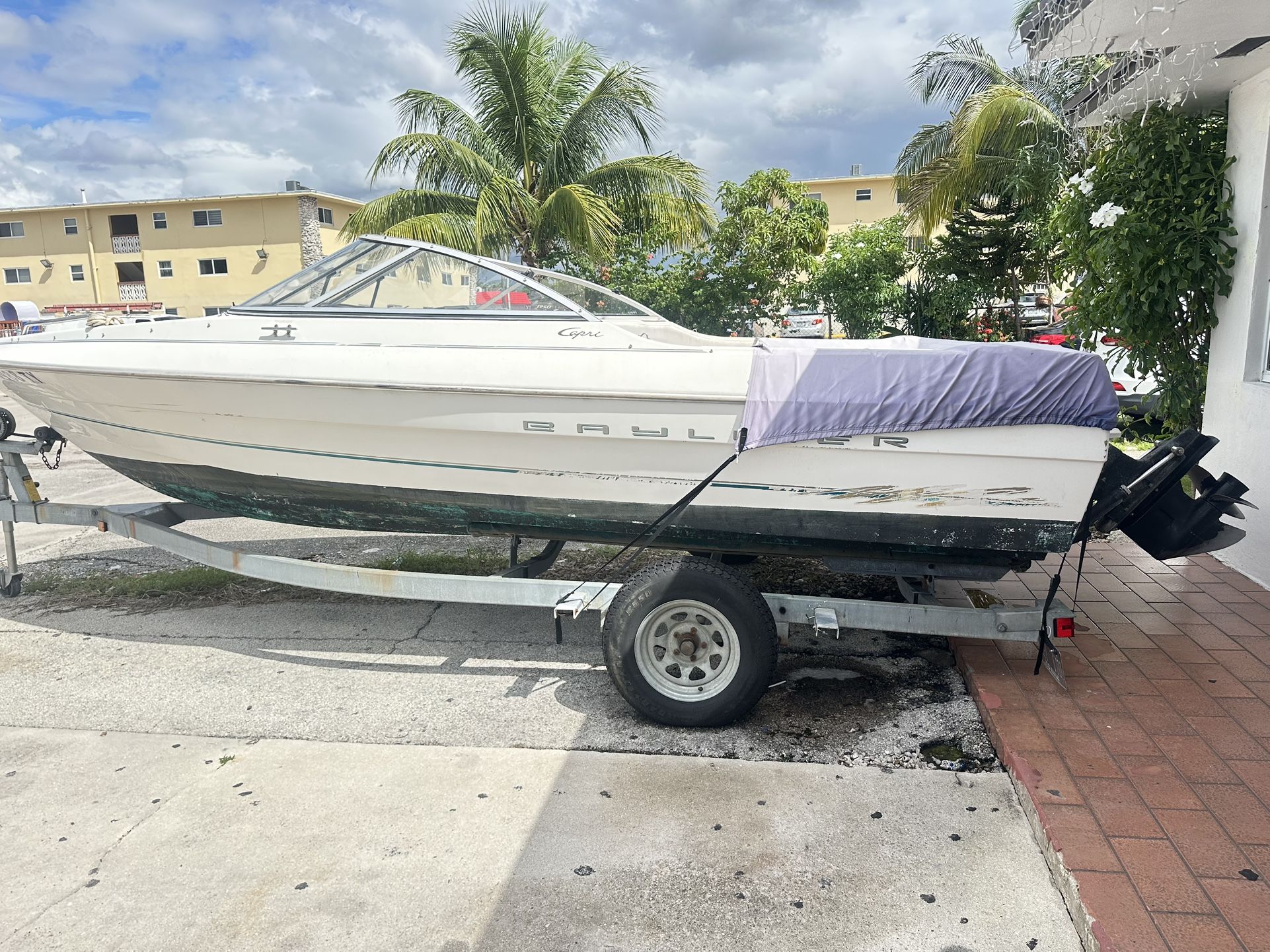 Capri Bayliner Boat 