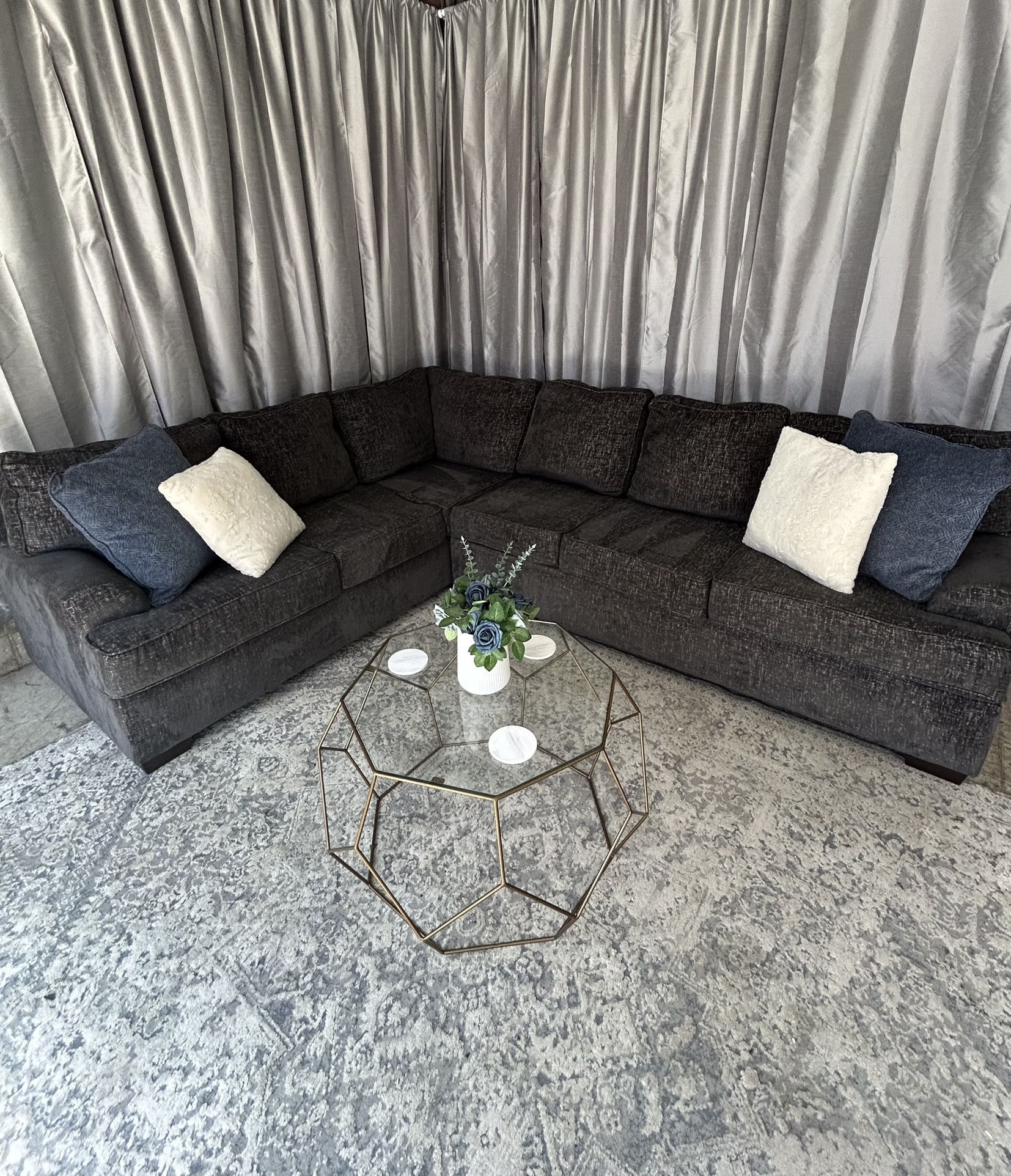 Dark 2 piece sectional couch 🛻Delivery Available 🛻