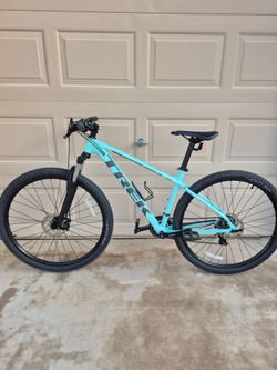 TREK MARLIN 4 MOUNTAIN BIKE, 29ER (M/L FRAME)