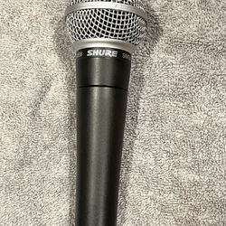 SHURE SM58