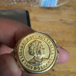18k Gold Queen Elizabeth Ring 