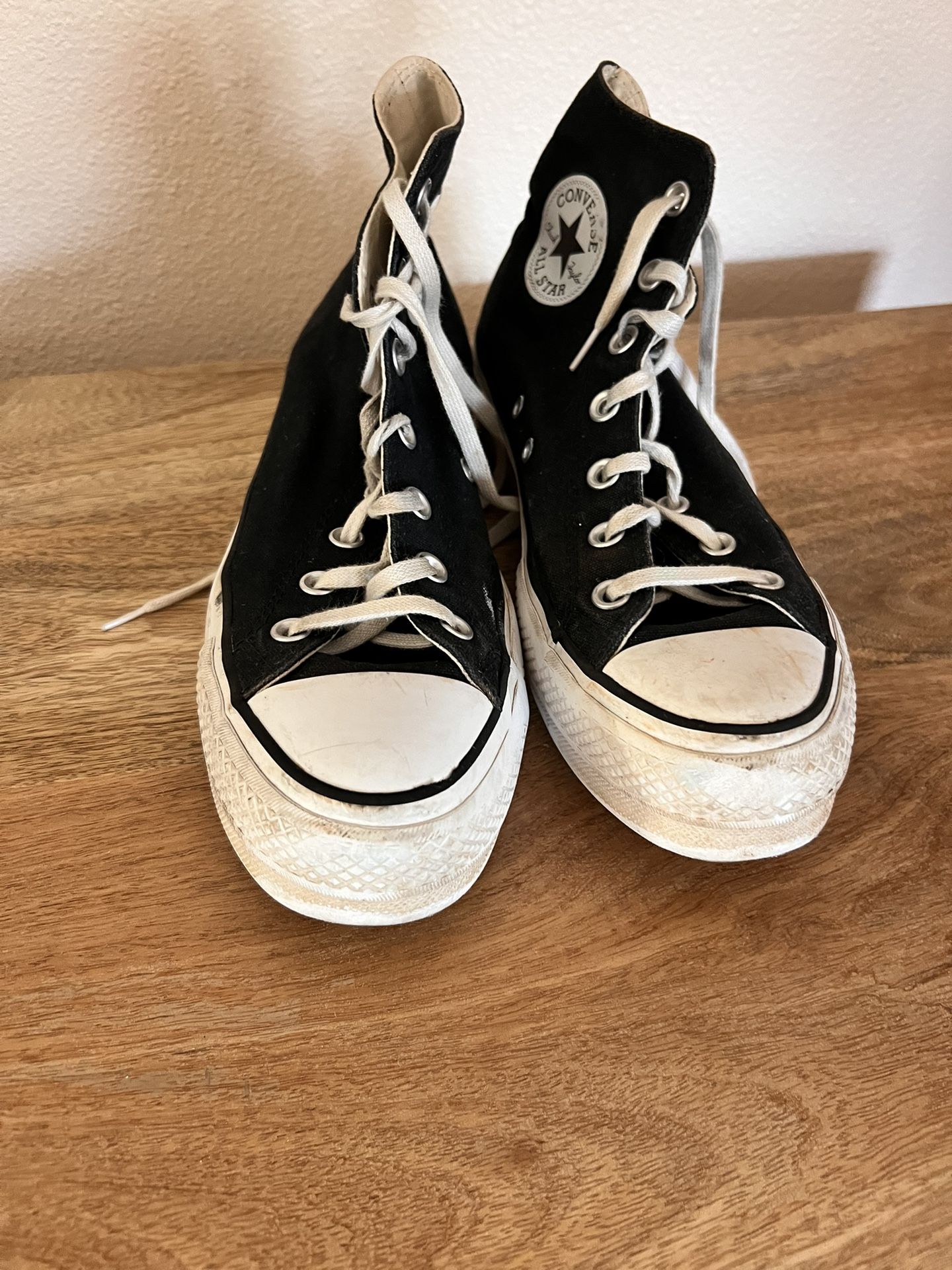 Converse Tennis Shoes