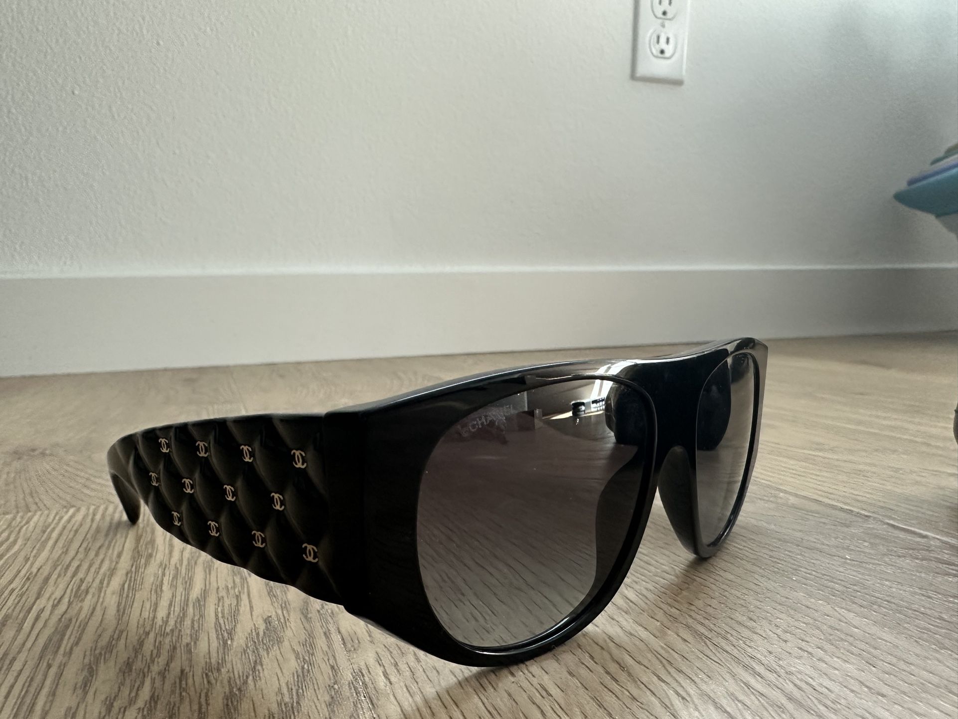 Chanel 71465A Pilot CC Sunglasses Womens Black Frame Quilted Temple Full Rim 9563897856030.jpg main image 3