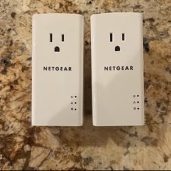 Lot of 2 - Netgear Powerline 1000 w extra outlet