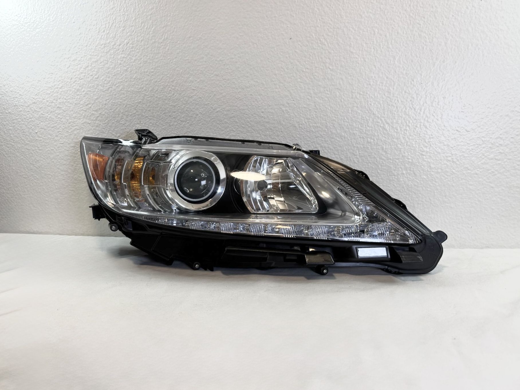 2013 - 2015 LEXUS ES300h // ES350 XENON RH PASSENGER SIDE HEADLIGHT OEM 