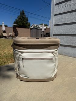 Cooler / ice chest