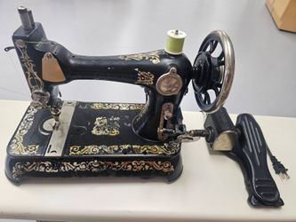 Reconditioned & Sewing Antique Iron Base Sewing Machine